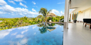 Piscine à débordement et terrasse de la Villa Corail à Sainte-Luce en Martinique